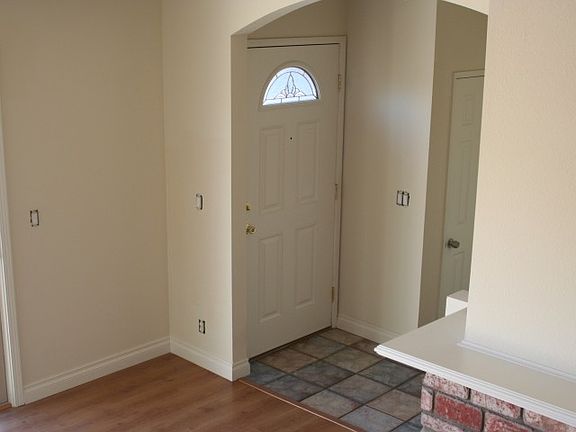 4th image of 17932 River Cir APT 1