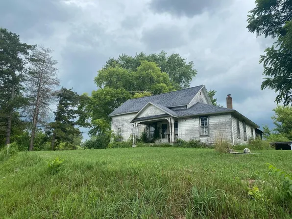 6015 Lacey Rd, Bellevue, MI 49021