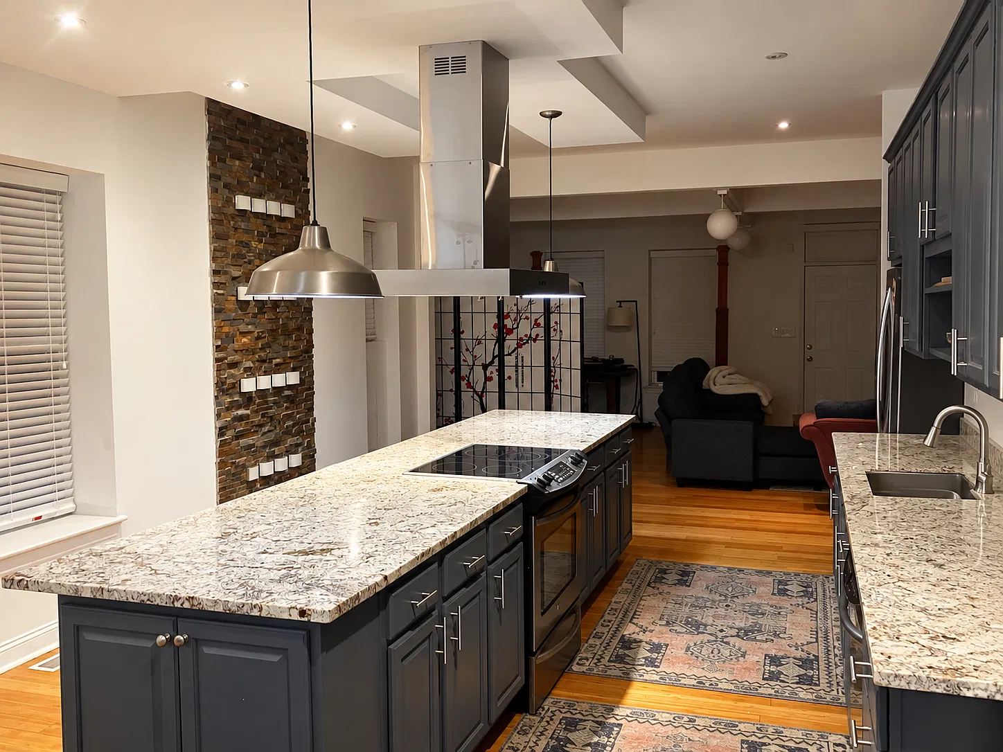 3 bed, 4060 sqft, $700 — Photo 3