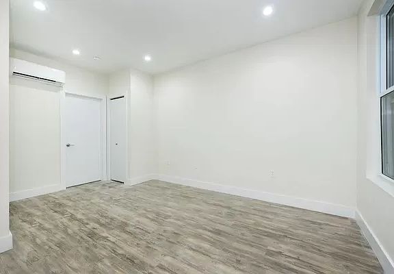 5th image of 58 Wyckoff Ave #1