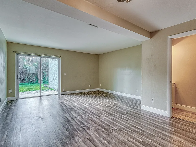 283 Gardner Ln #D — Photo 5