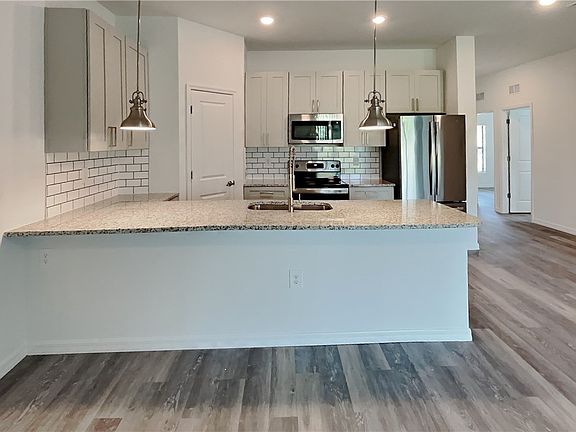 3rd image of 2220-2222 Andalusia Blvd