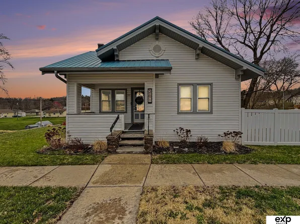 201 W P St, Weeping Water, NE 68463