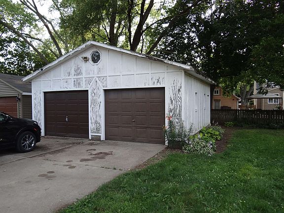 5th image of 1212 Beloit Ave