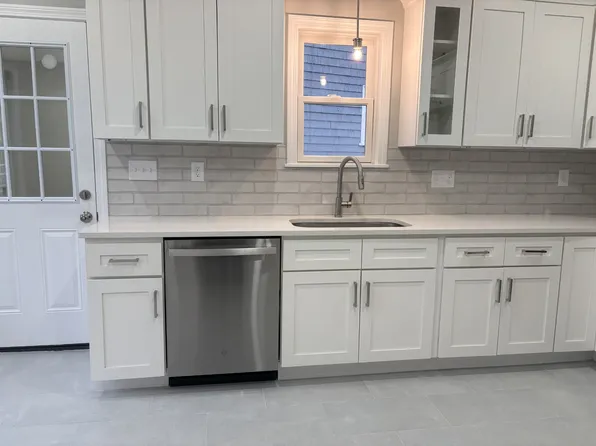 (undisclosed Address), Newton Highlands, MA 02461