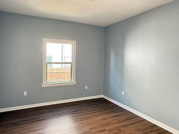 3rd image of 455 38th St APT C