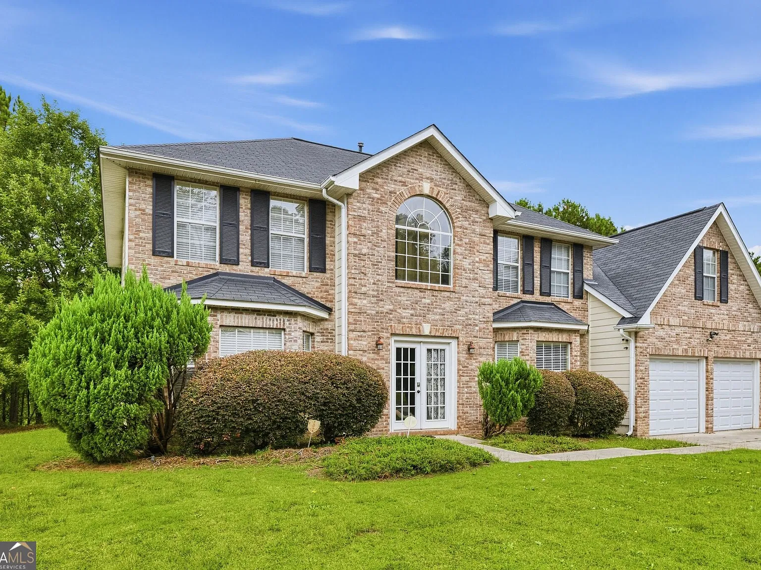 5 bed, 3.0 bath, 2592 sqft, $2,850 — Photo 3