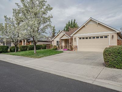 995 Pumpkin Rdg, Eagle Point, OR, 97524