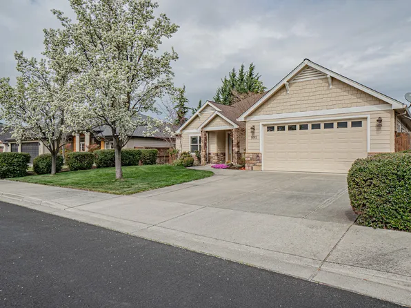 995 Pumpkin Rdg, Eagle Point, OR 97524