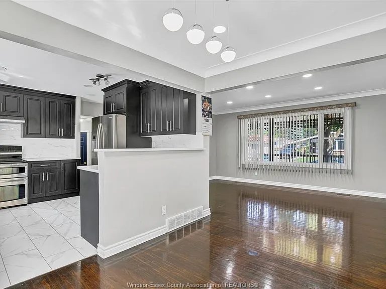 3964 Whitney Ave — Photo 11
