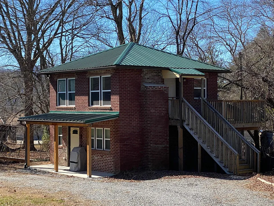305 Stonewall Ave #2