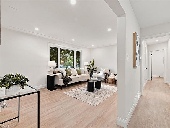 4th image of 104 Kensington St
