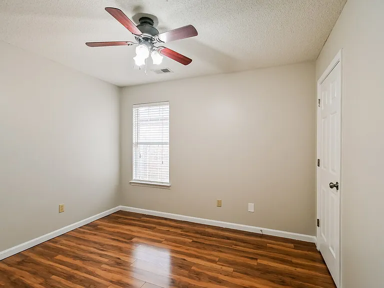 8262 Regal Bend Dr — Photo 14