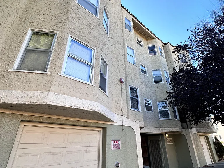 2210 10th Ave — Photo 19