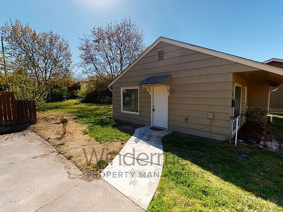 2nd image of 124 NE Ash Ave