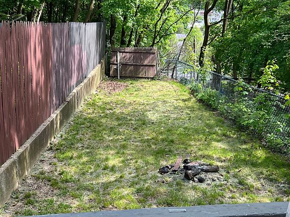 4th image of 1023 W Race St