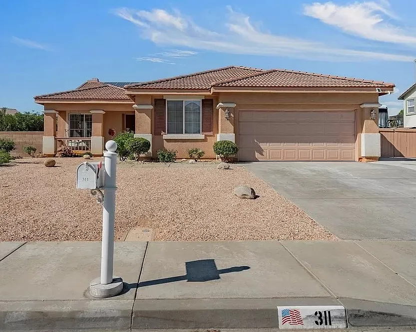5 bed, 2260 sqft, $3,645 — Photo 2
