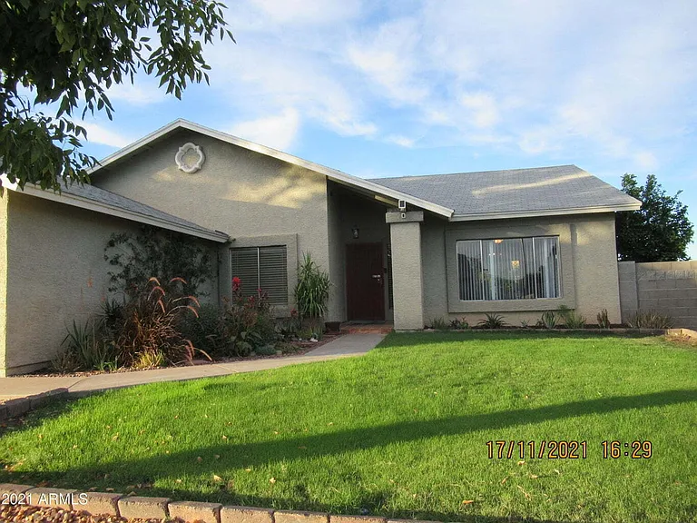 2324 W Highland Ct — Photo 4