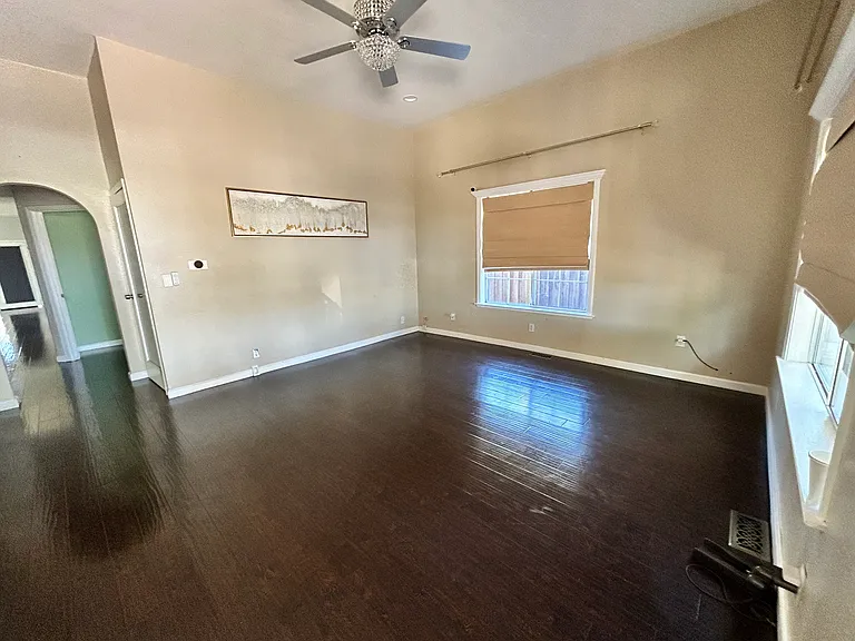 390 Monroe St — Photo 17
