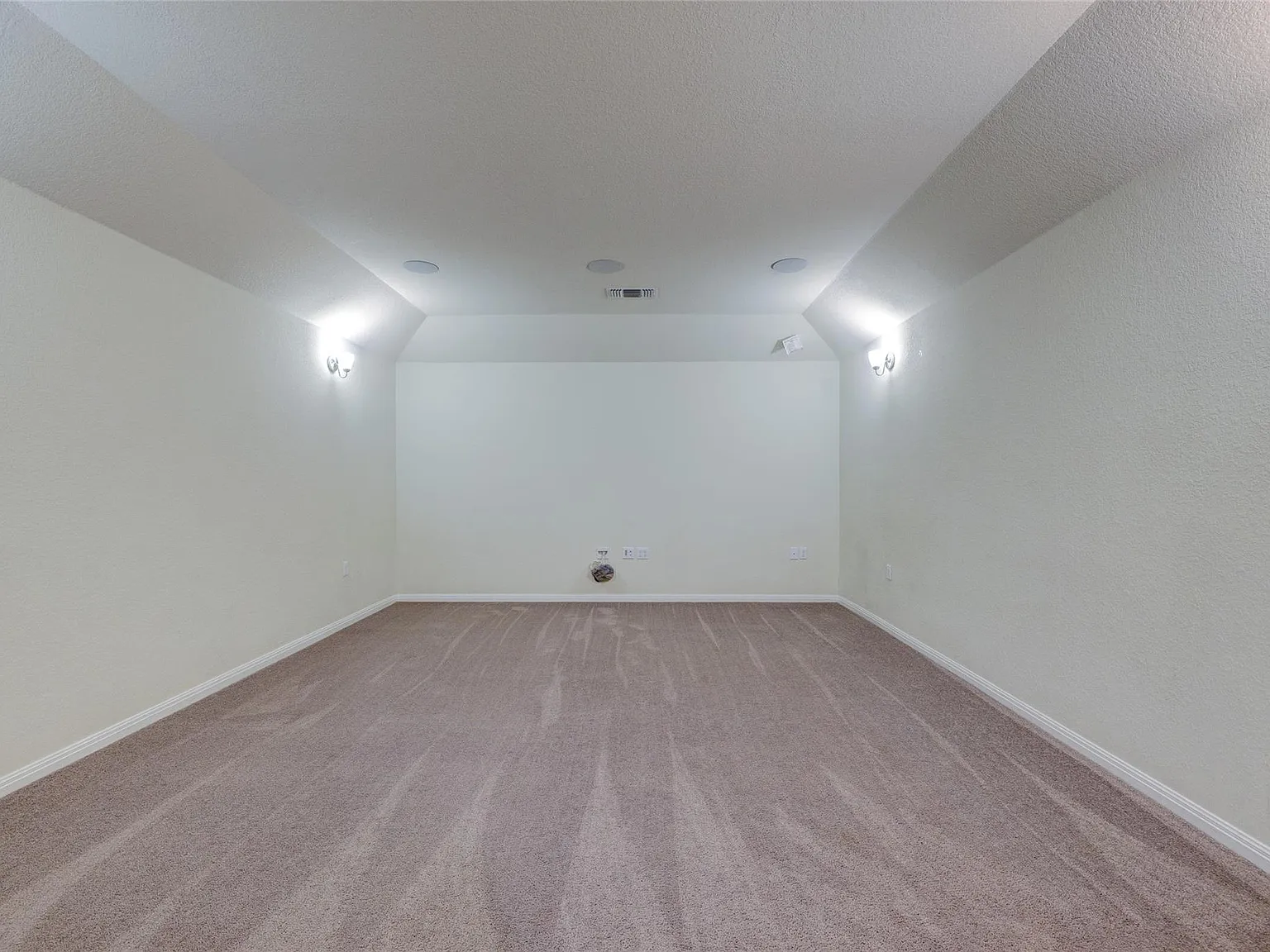 4 bed, 3.5 bath, 3411 sqft, $2,950 — Photo 2