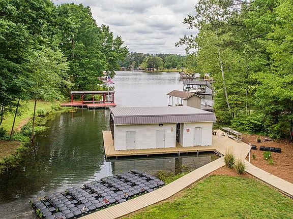 3rd image of 154 Westbriar Dr