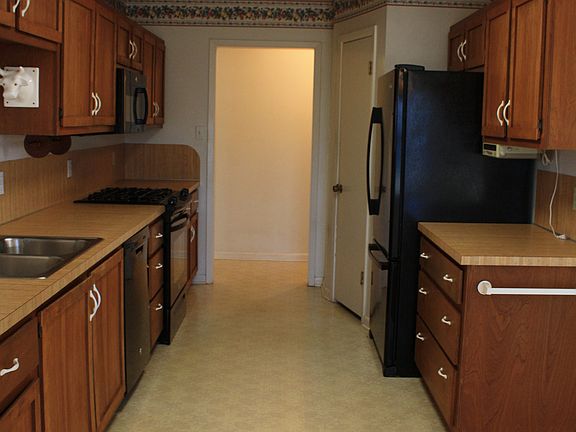 Kitchen with all appliances