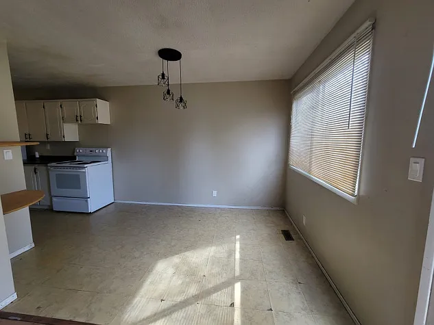 3 Bedroom 4-Plex Located in Normandeau — Photo 3