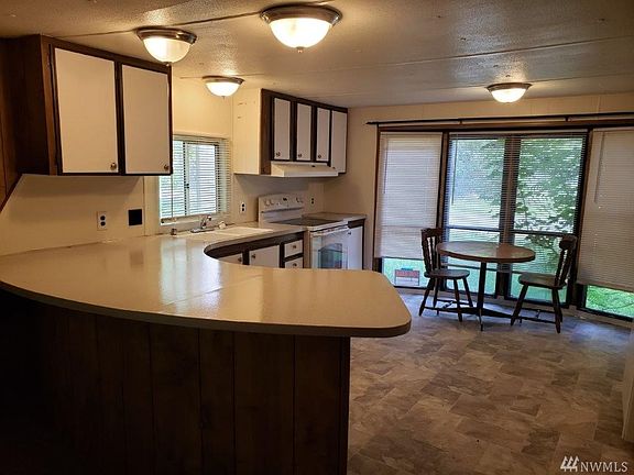 2nd image of 131 E Annas Way