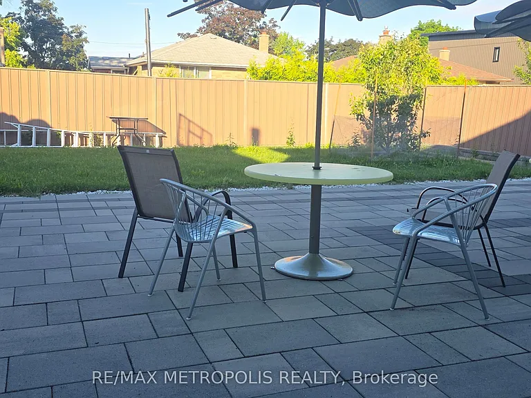 221 Beechgrove Dr #BASEMENT — Photo 11