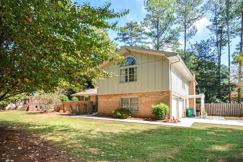 1st image of 2689 Gleneagles Dr
