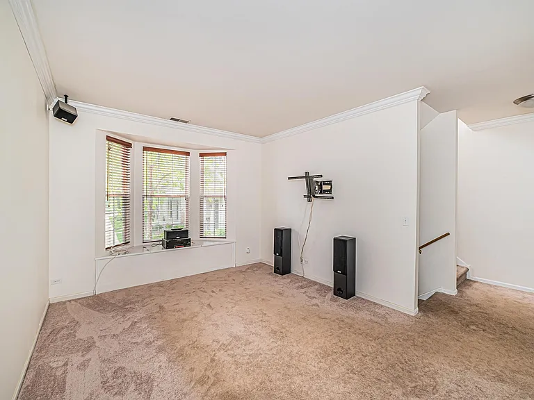 1060 Ellsworth Dr — Photo 8