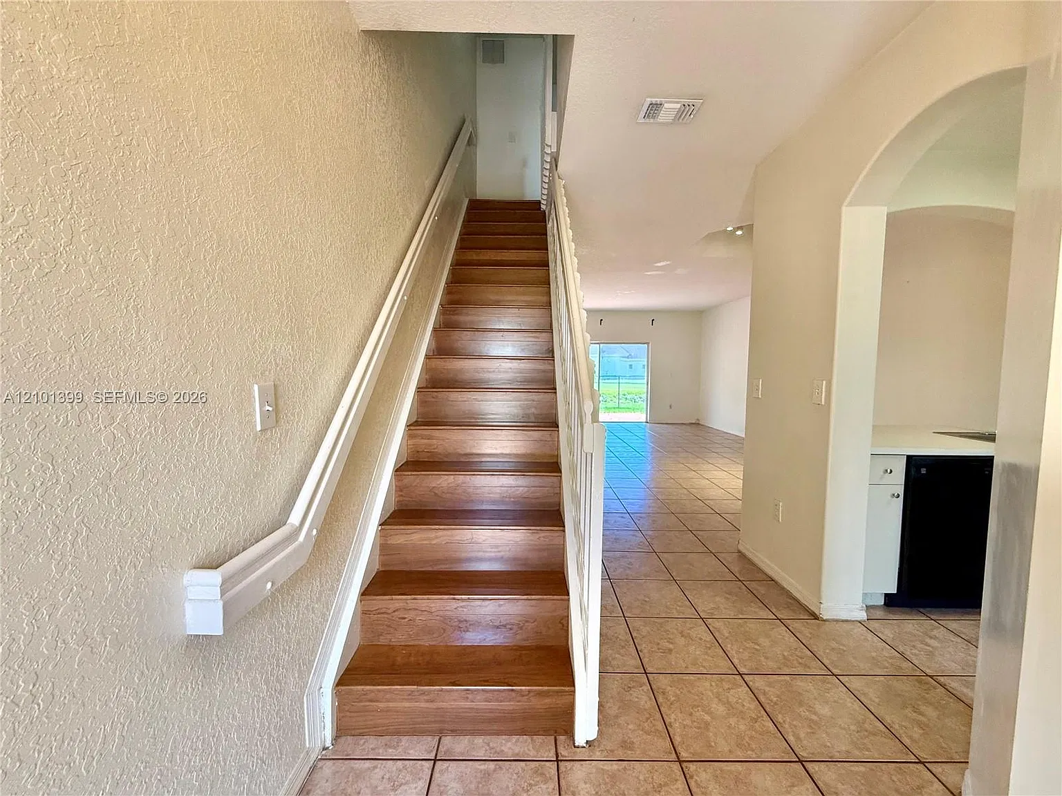 Hampton Place Condo — Photo 2