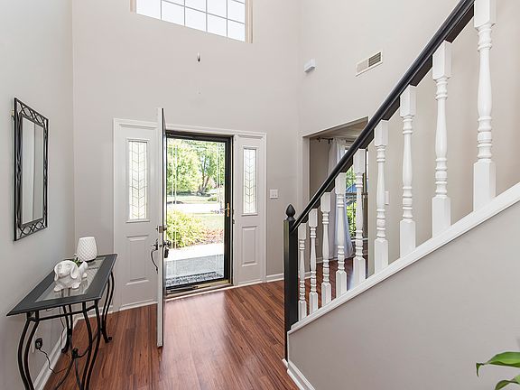 4th image of 10693 Glenn Cairn Ct