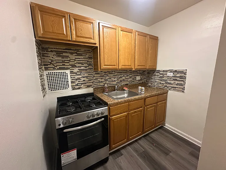 647 Albany Ave #1H — Photo 3