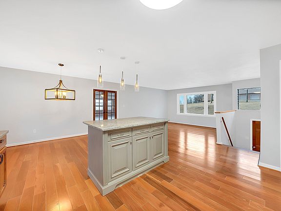 4th image of 7689 Whistler Dr