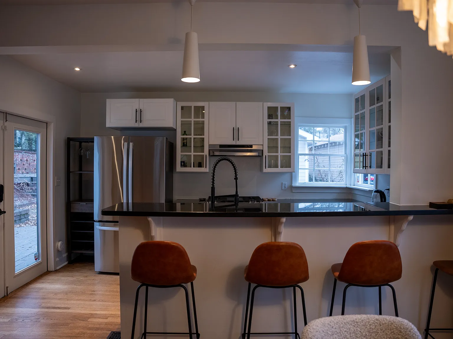 2 bed, 1124 sqft, $3,975 — Photo 4