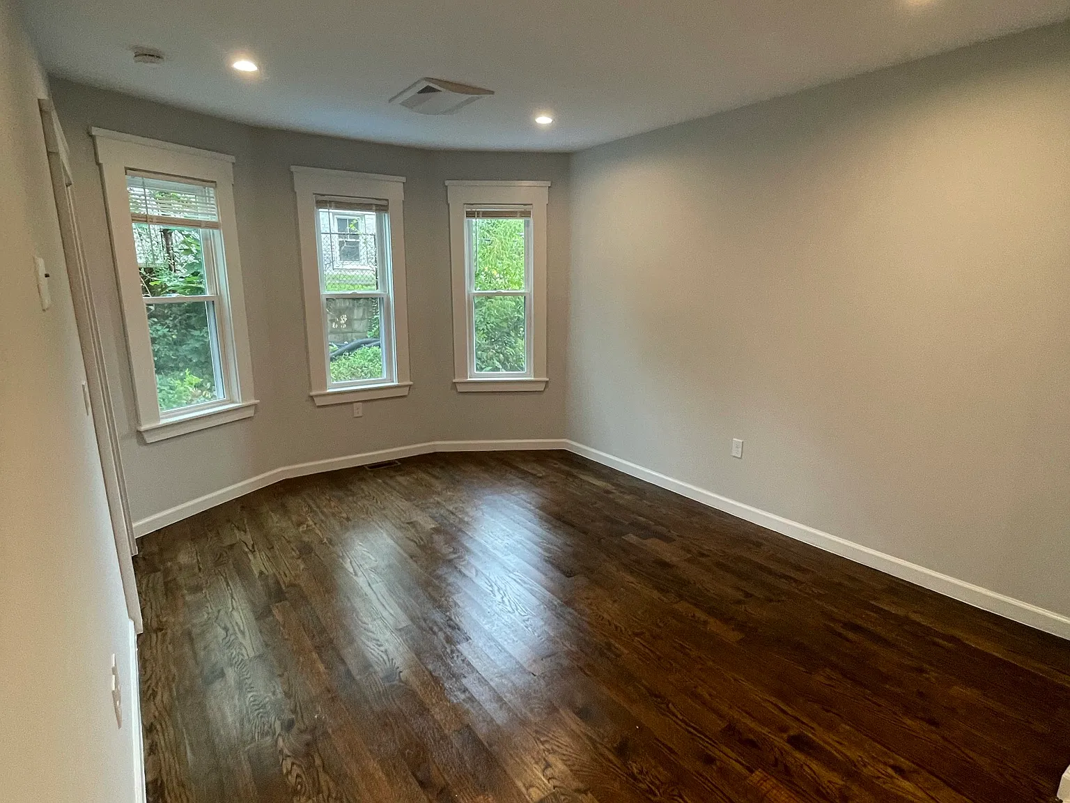 4 bed, 9999 sqft, $4,800 — Photo 4