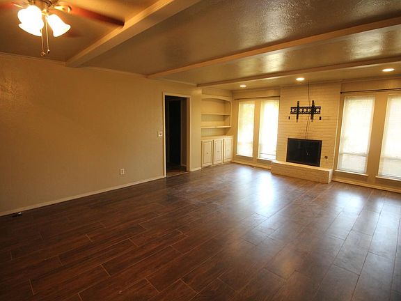 3rd image of 3002 Rosewood Ln
