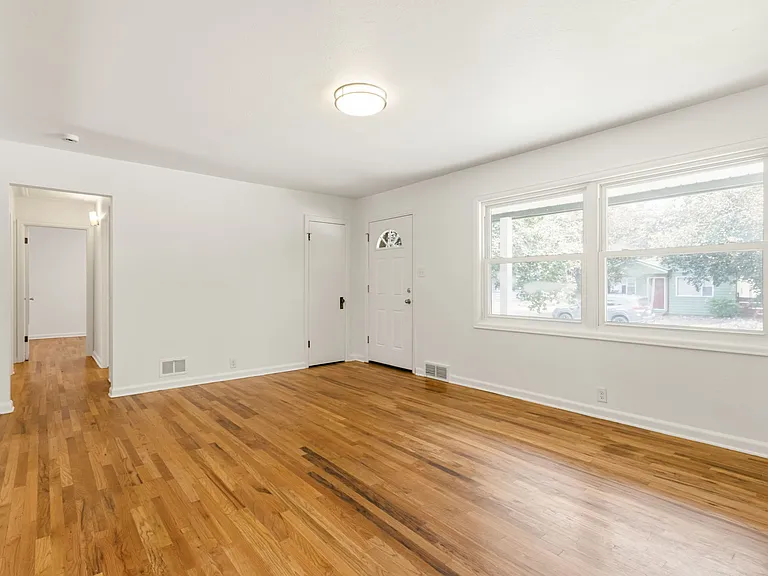 623 Colorado St — Photo 4