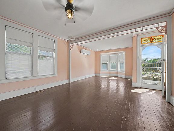 5th image of 415 Church St