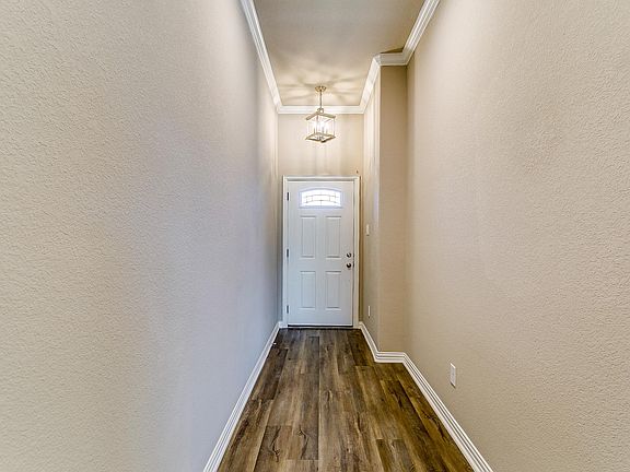 3rd image of 1221 Summerset Ln