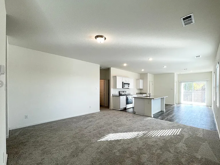 403 Covington Cv — Photo 5