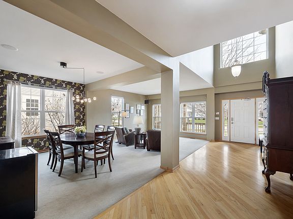 5th image of 9985 Berkshire Ln