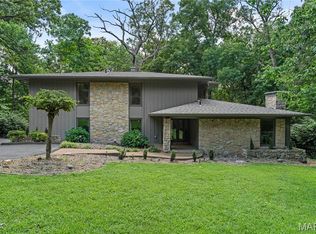 925 Mason Wood Dr, Saint Louis, MO 63141