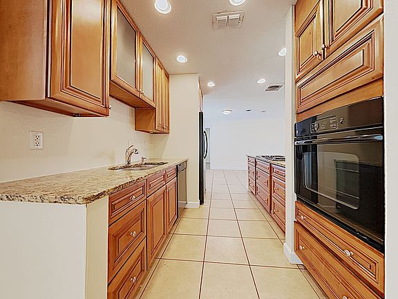 5th image of 1003 Manchester Cir