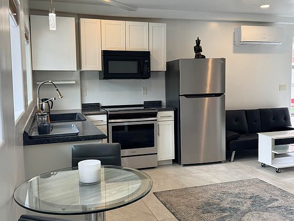 2nd image of 617 Avenida Vaquero