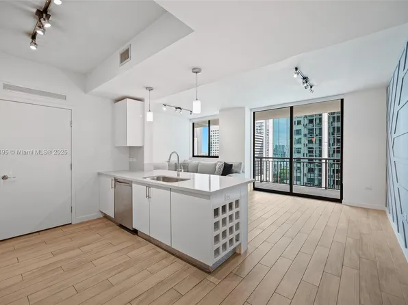 999 SW 1st Ave APT 1615, Miami, FL 33130