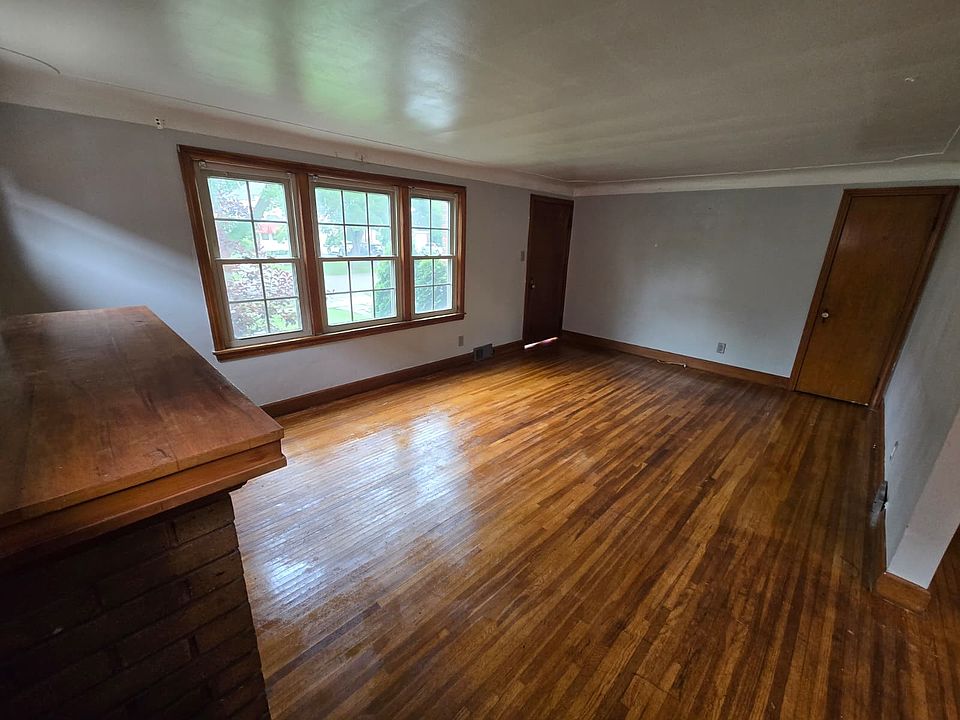1st image of 34 Concord Dr Floor 1