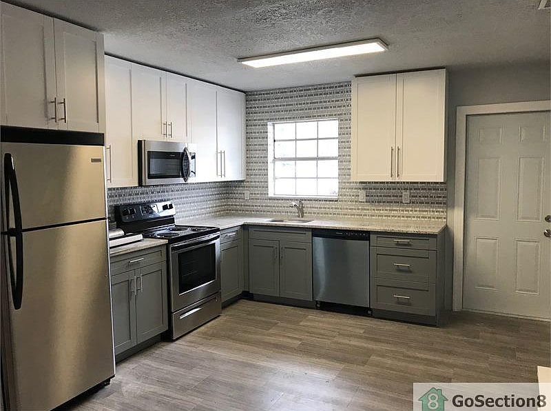 1st image of 125 SW 11th Ave APT B