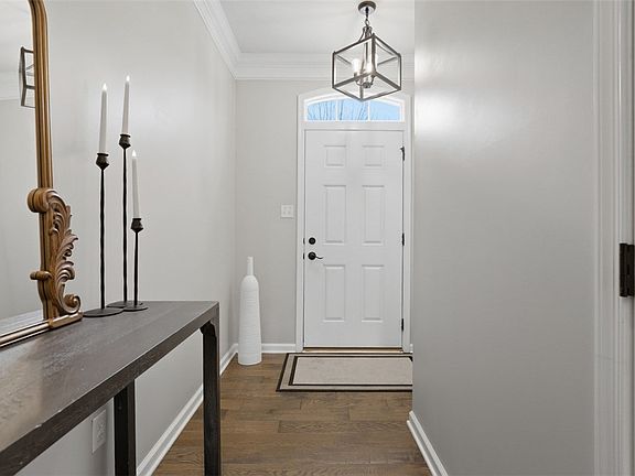 4th image of 207 Noble Woods Dr